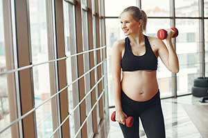 Les activités sportives adaptées à la femme enceinte