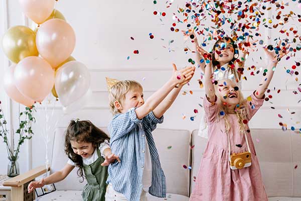 12 cadeaux originaux pour personnaliser une fête d’anniversaire