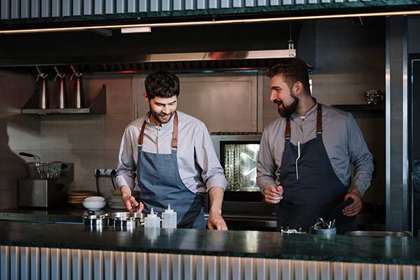 Les hommes en cuisine : 10 tendances incontournables