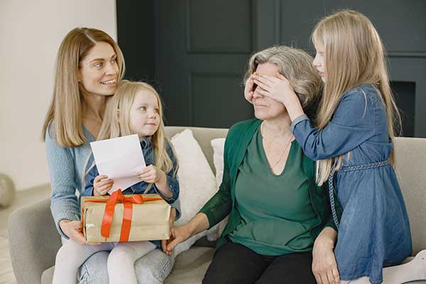 Les meilleurs cadeaux pour 10 mamies différentes