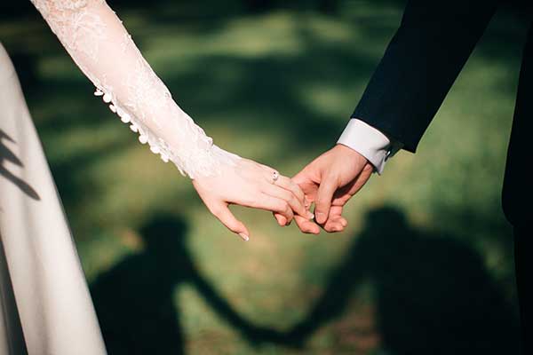 Comment les Français fêtent-ils leurs anniversaires de mariage ?