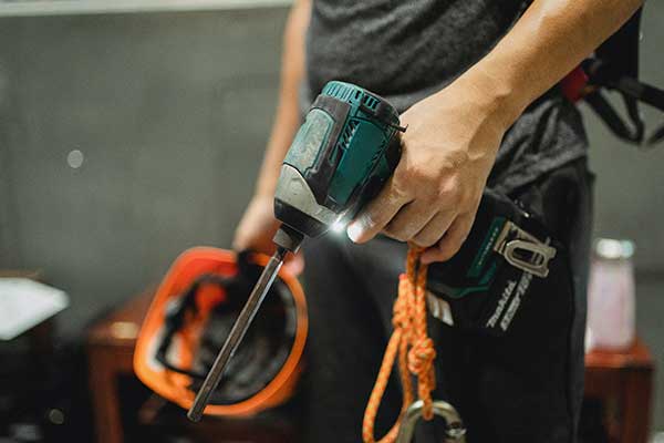 Bricoleur du dimanche : les outils indispensables dans le garage