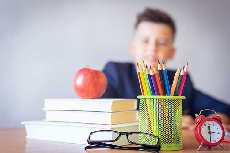 Le bureau d’école permet de travailler confortablement et bien installé