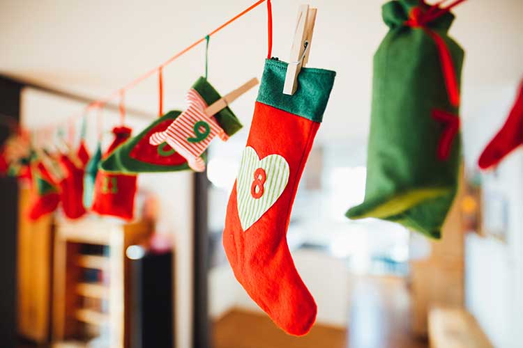 Le calendrier de l’avent avec chaque jour une chaussette de Noël