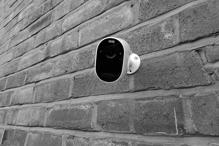 Les caméras de surveillance sont de plus en plus installées pour sécuriser les maisons et les garages