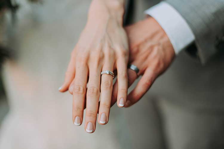 Le choix de la bague de fiançailles est très important, elle symbolise l union de 2 personnes qui s aiment