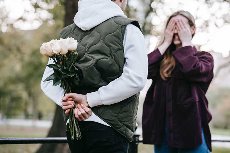 Les fleurs sont des idées de cadeaux d’anniversaire au top dans le monde entier