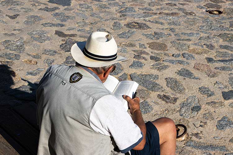 Les livres sont des moyens comme les autres de se cultiver pour nos grands-pères