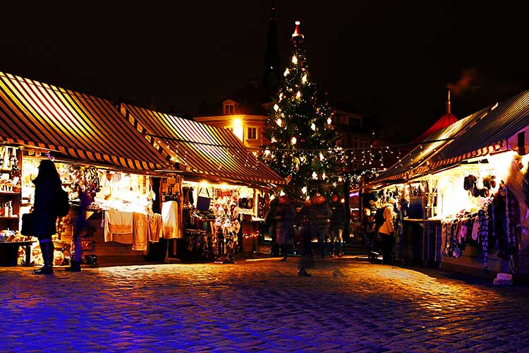 Les marchés de Noël restent une tradition pour découvrir les produits locaux en France