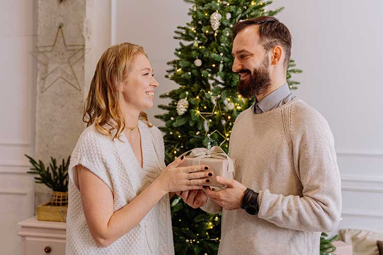 Noël est une belle occasion pour se faire plaisir en offrant de beau cadeau dans un couple