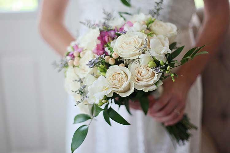 Offrir des fleurs pour un mariage