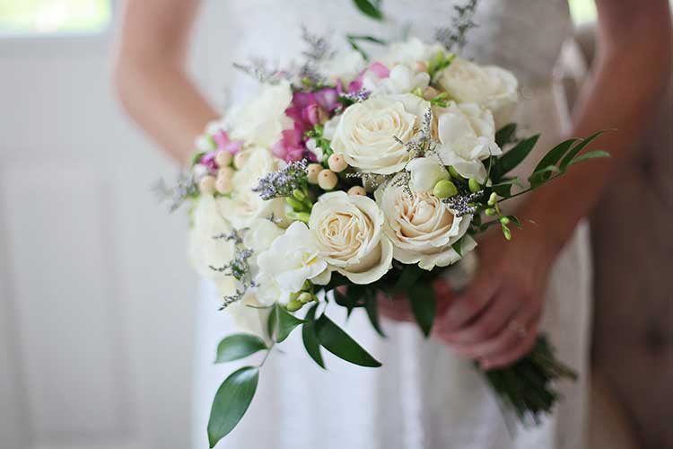 Offrir des fleurs pour un mariage