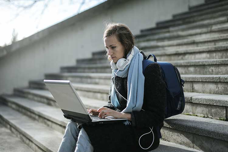 Le sac à dos est incontournable pour transporter les affaires scolaires du collège à la faculté