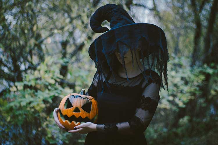 Tout le monde se déguise pour fêter Halloween le 31 octobre