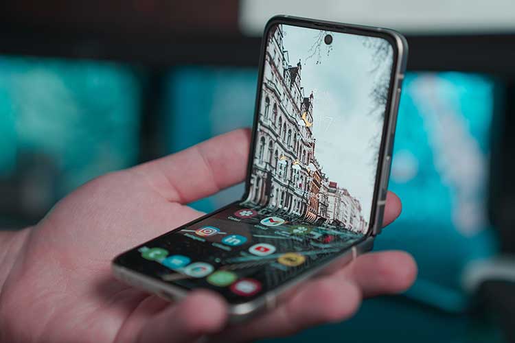 Les smartphones se replient pour une facilité d’utilisation encore plus déconcertante