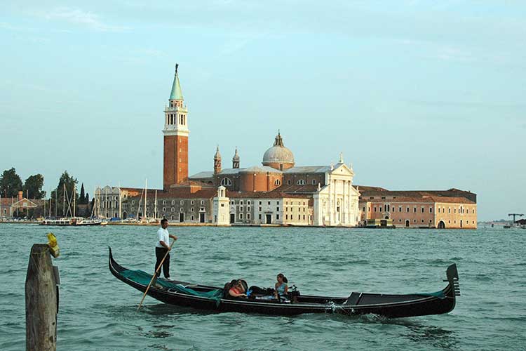 La magie des gondoles à Venise pour fêter un anniversaire de mariage romantique